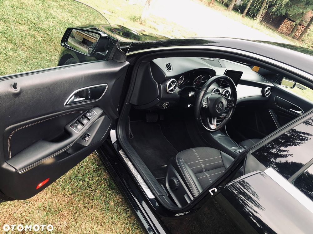 Mercedes-Benz CLA 180 7G-DCT Urban - 27