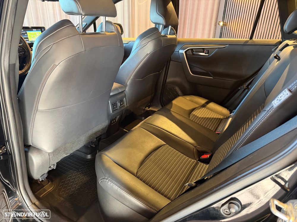 Toyota RAV4 2.5 HDF Black Edition - 26