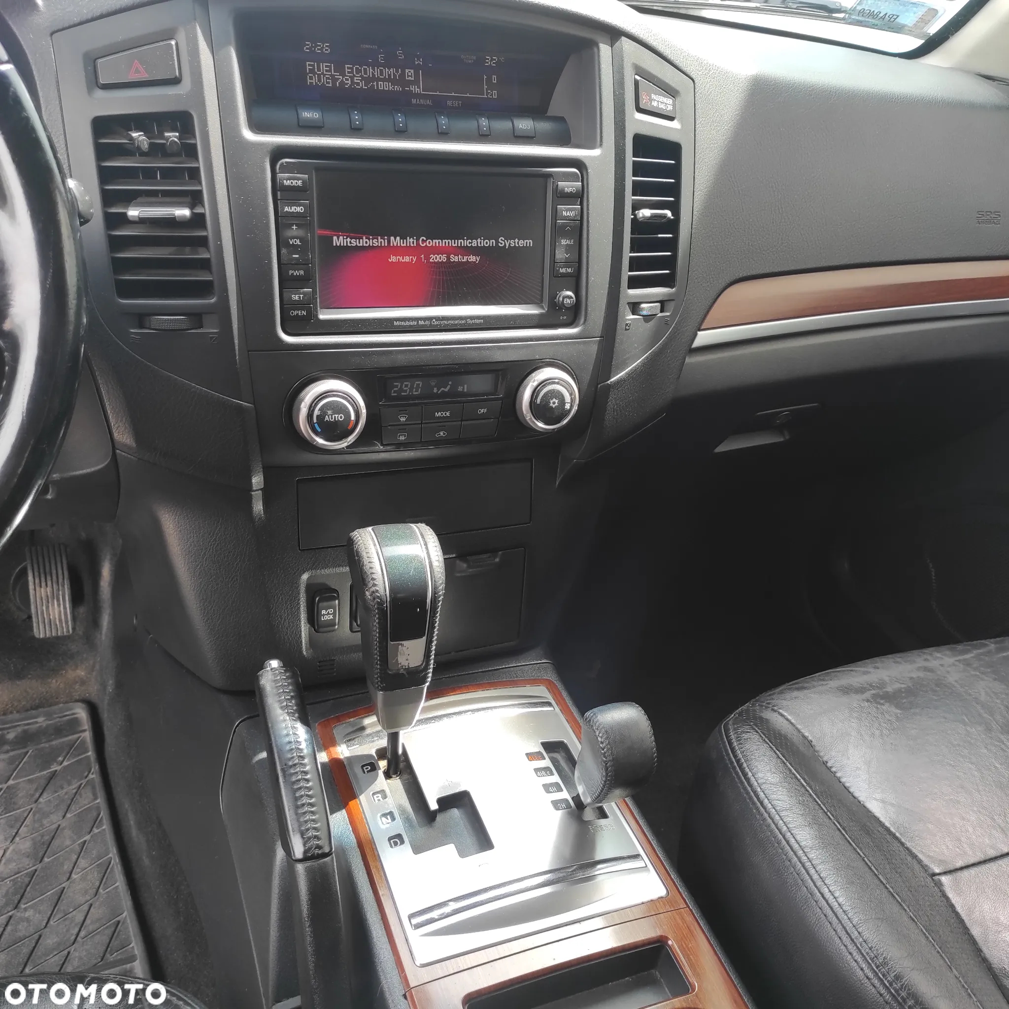 Mitsubishi Pajero - 10