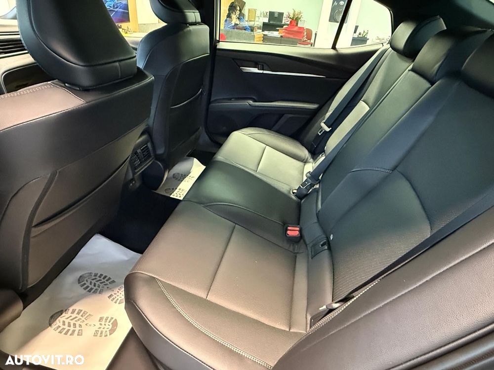 Toyota Camry - 16