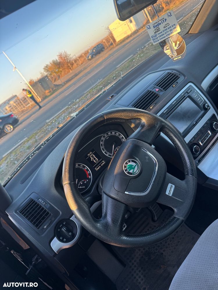 Skoda Octavia 2.0 TDI CR DPF RS - 8