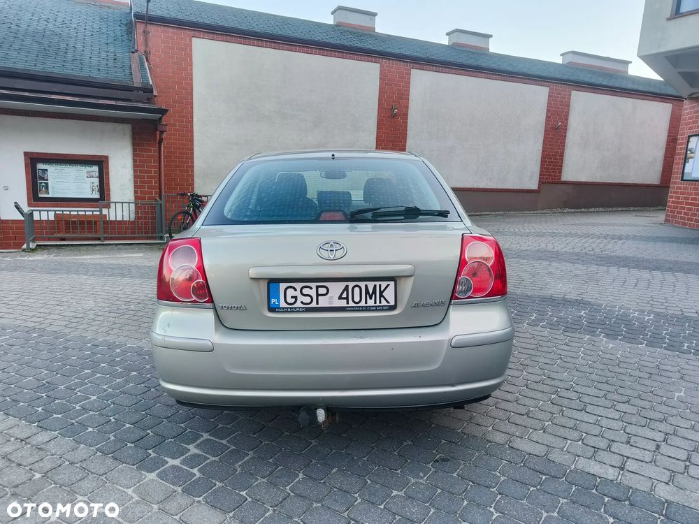 Toyota Avensis 1.8 VVT-i Luna - 3