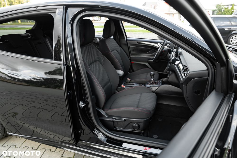 Ford Focus 1.0 EcoBoost ST-Line X - 26