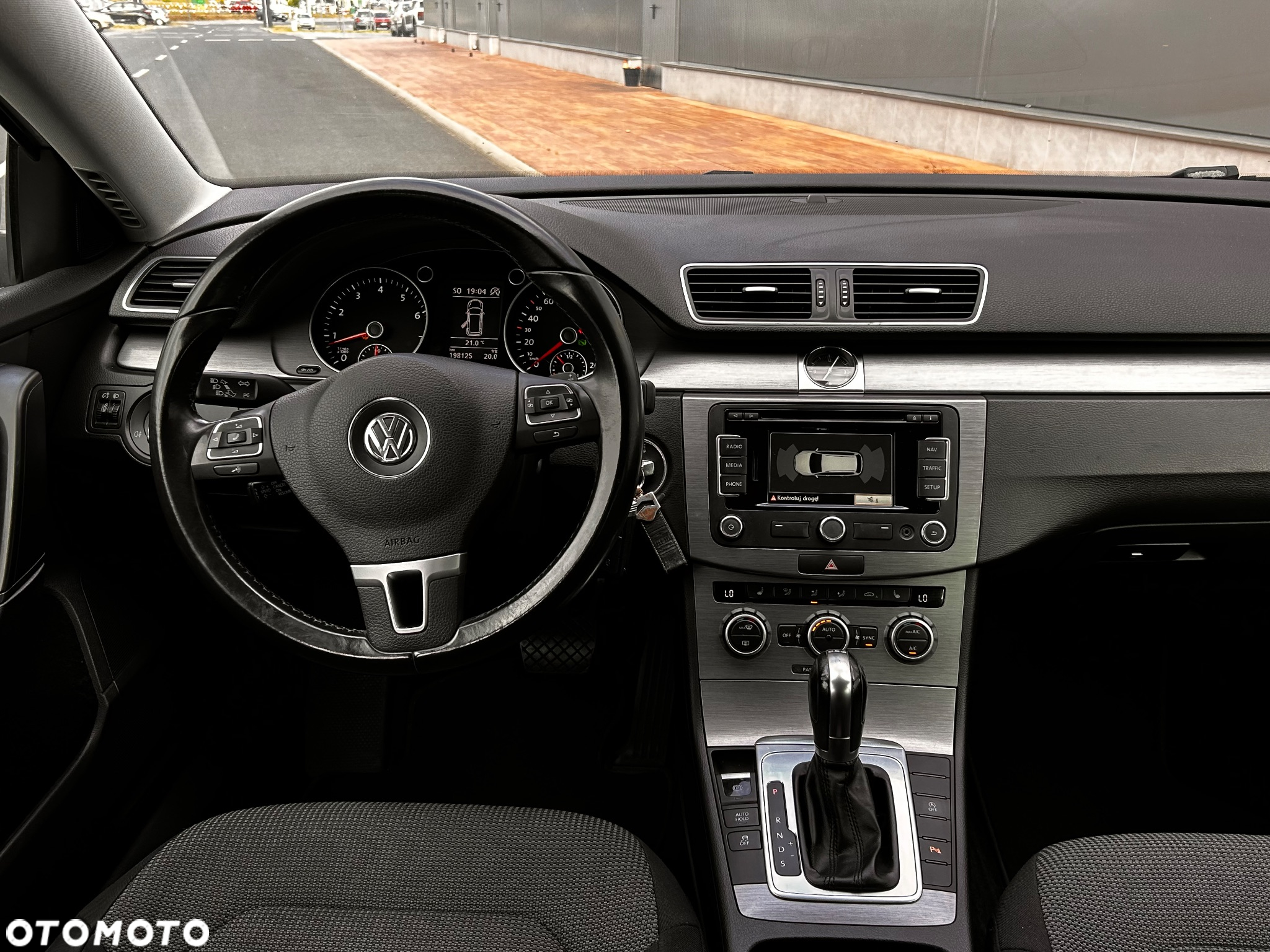Volkswagen Passat 1.4 TSI BMT Comfortline DSG - 23