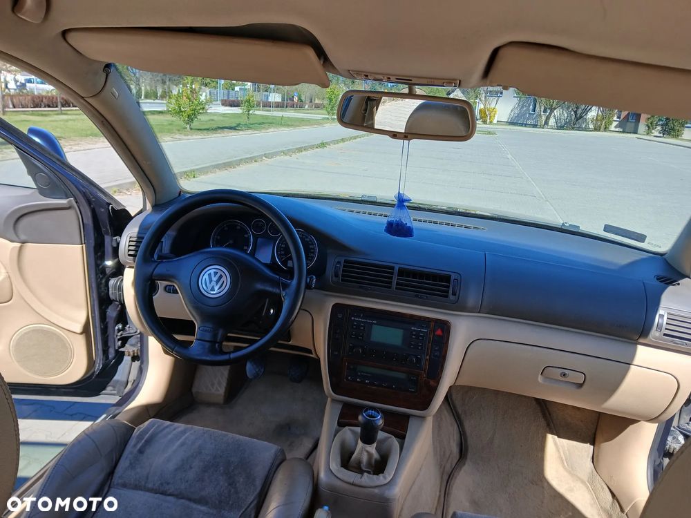 Volkswagen Passat 2.5 TDI V6 Comfortline - 12