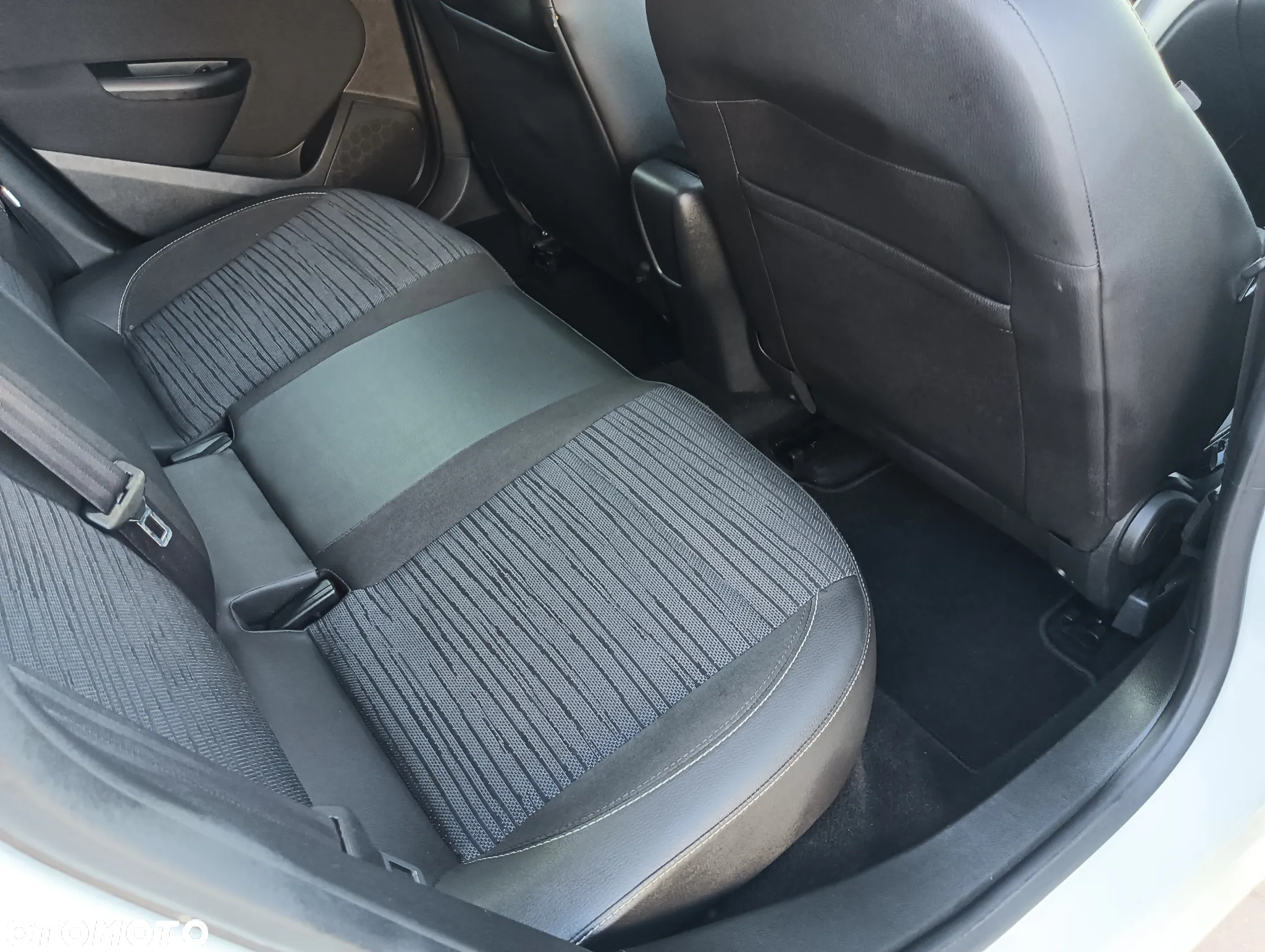 Opel Astra 1.4 Turbo Design Edition - 11