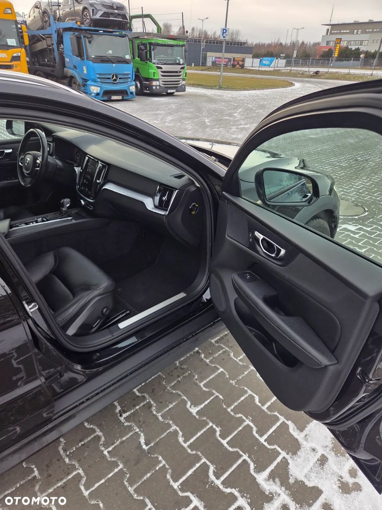 Volvo V60 Cross Country - 12