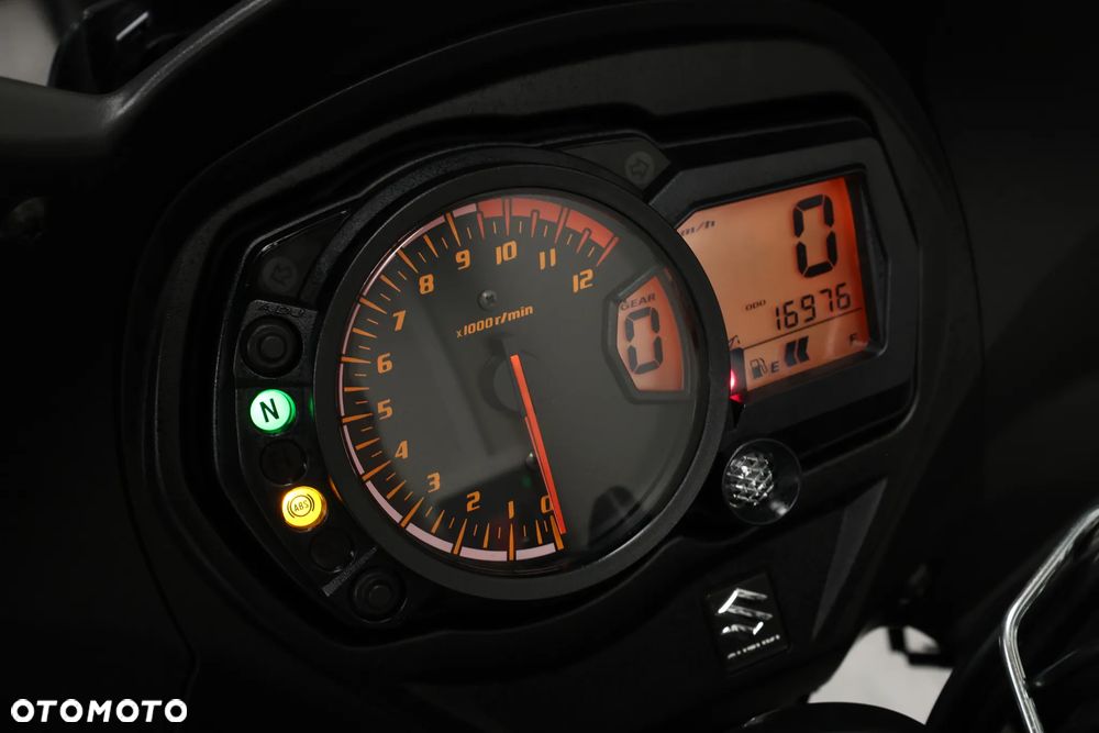Suzuki GSX - 18