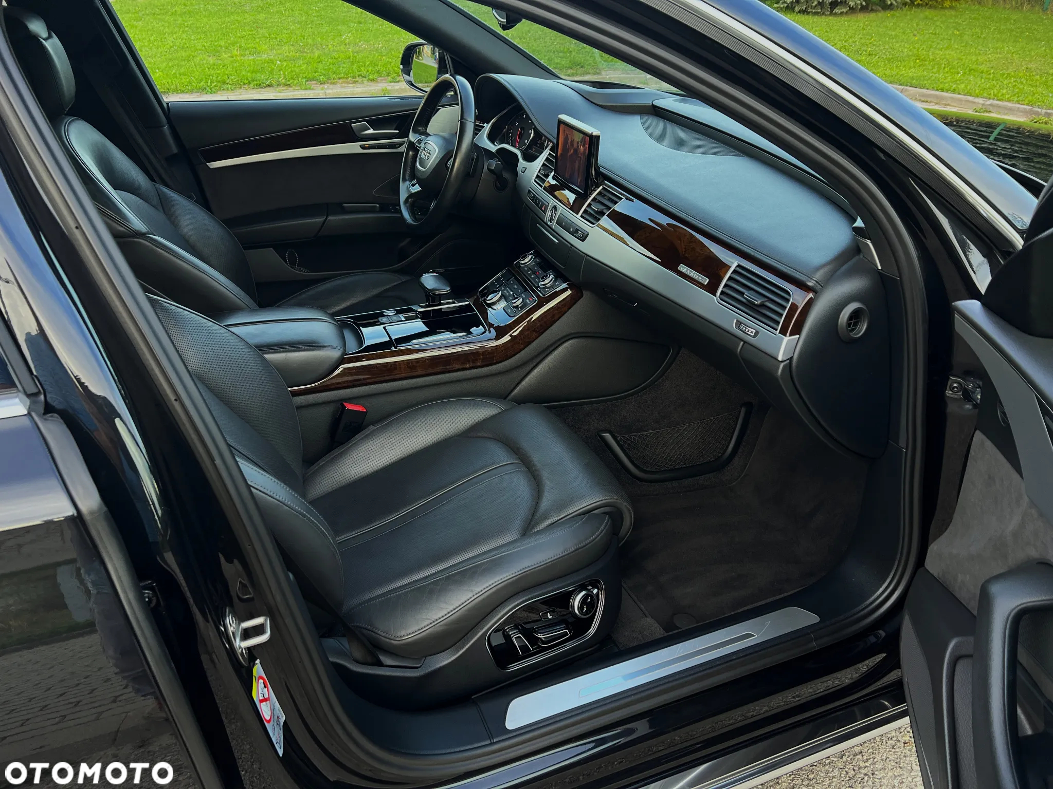 Audi A8 4.2 TDI DPF (clean diesel) quattro tiptronic - 17