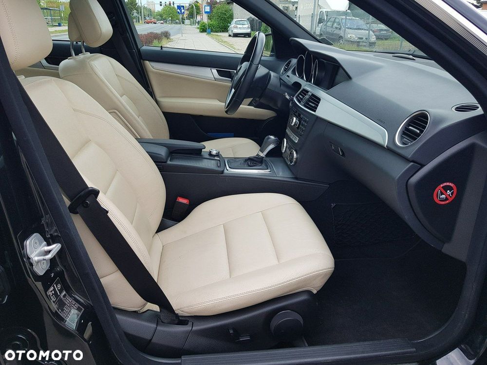 Mercedes-Benz Klasa C 250 CGI Automatik BlueEFFICIENCY Avantgarde - 15