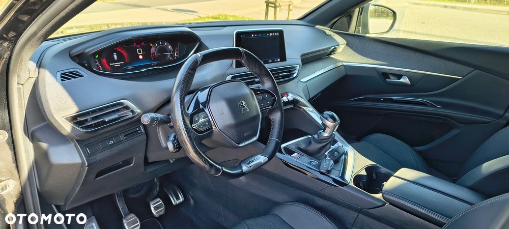 Peugeot 5008 - 8