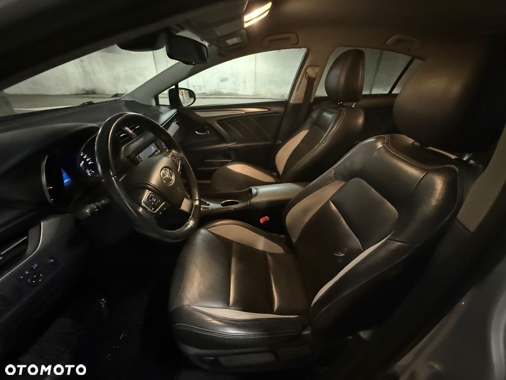 Toyota Avensis 2.0 Premium MS - 9