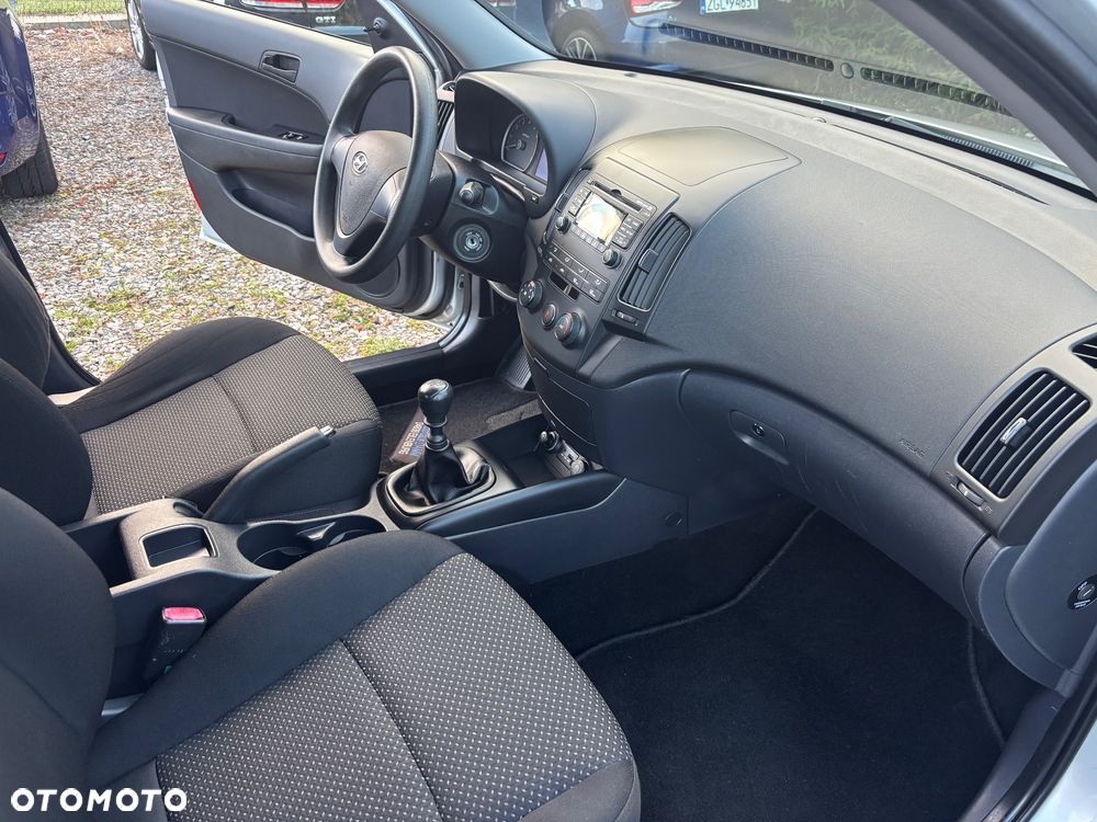 Hyundai i30 1.4 Base + - 6