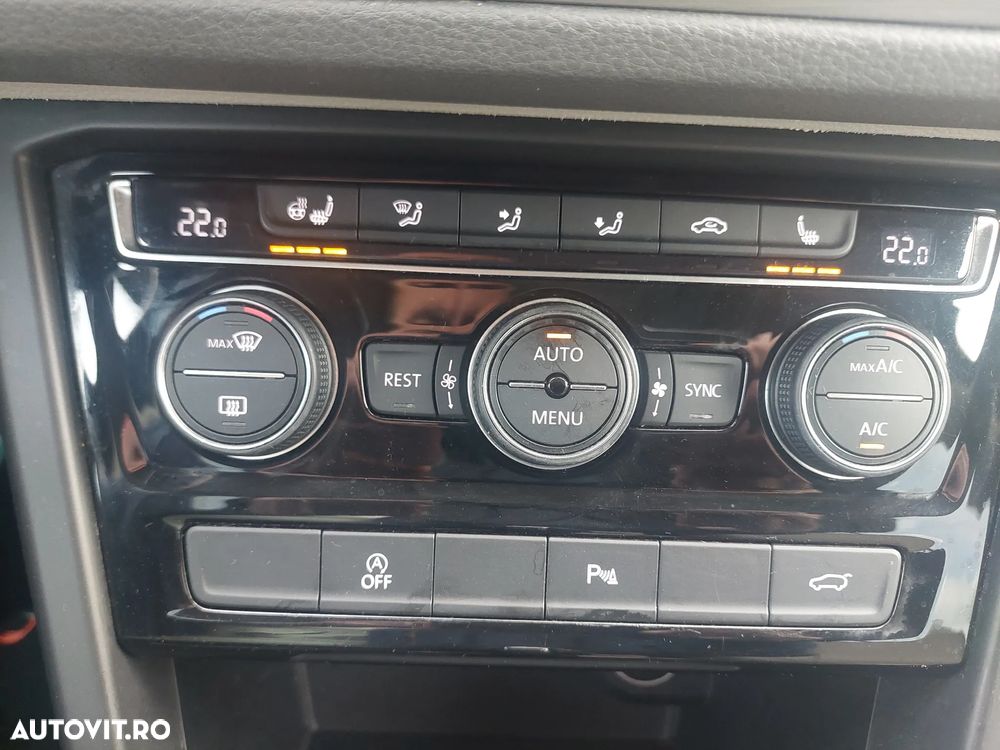 Volkswagen Touran - 12