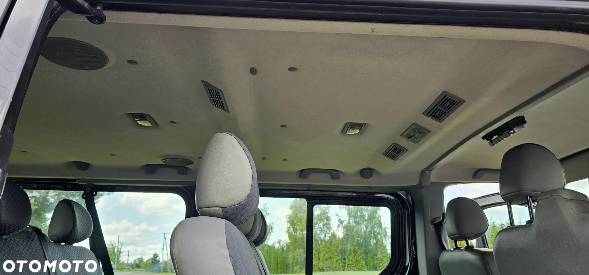 Renault Trafic 2.0 dCi 115 FAP Passenger Black Edition - 14