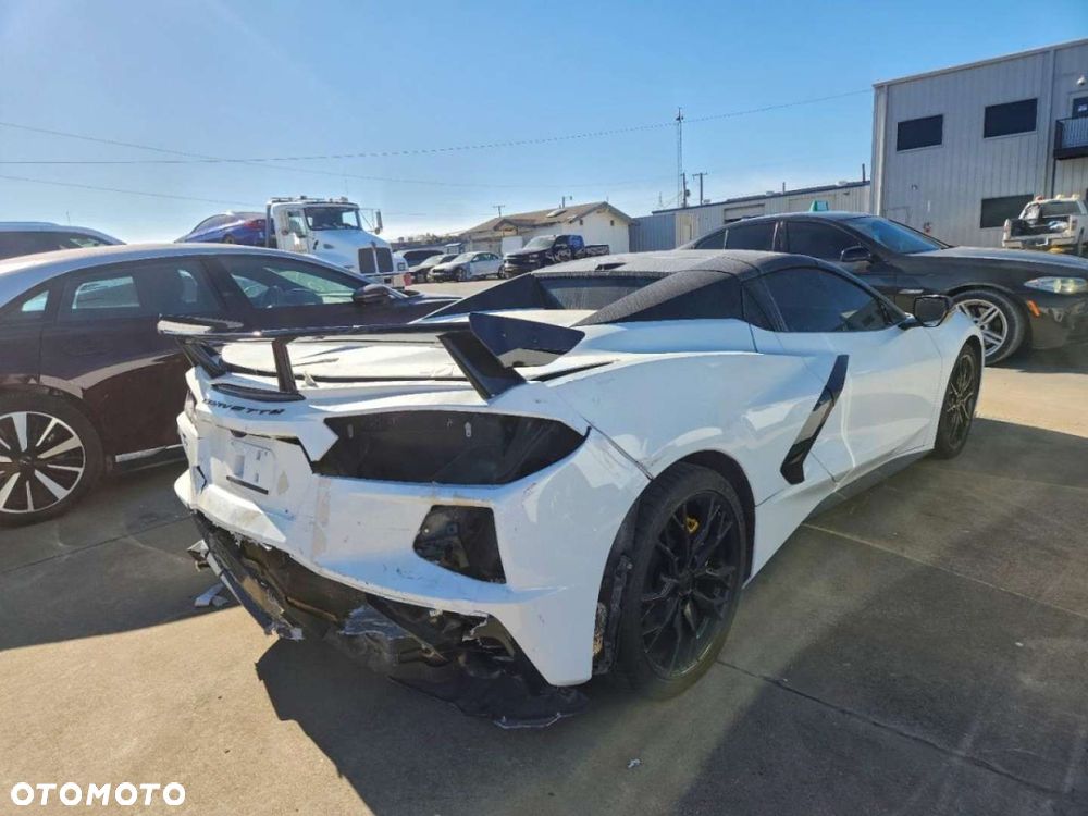 Chevrolet Corvette - 4