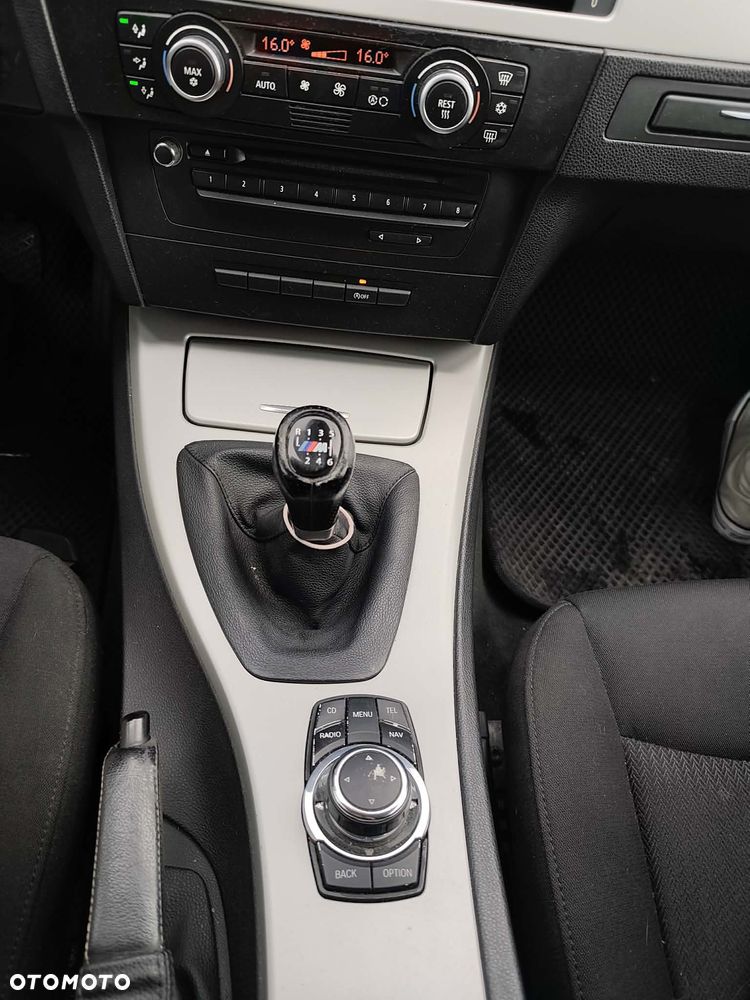 BMW Seria 3 318d - 9