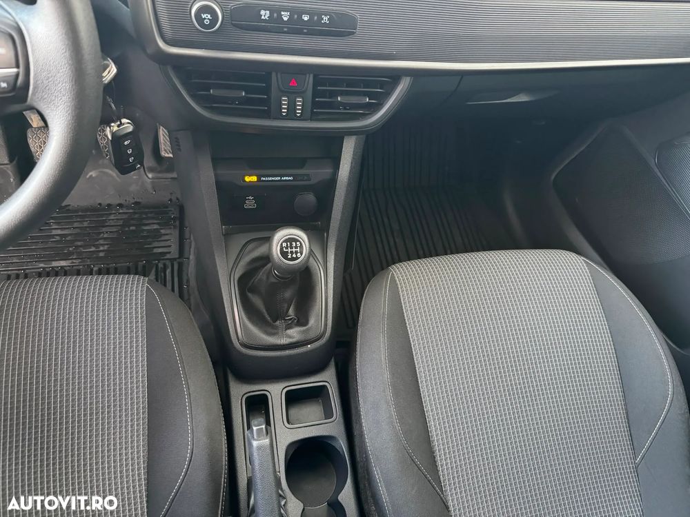 Ford Transit Courier - 17