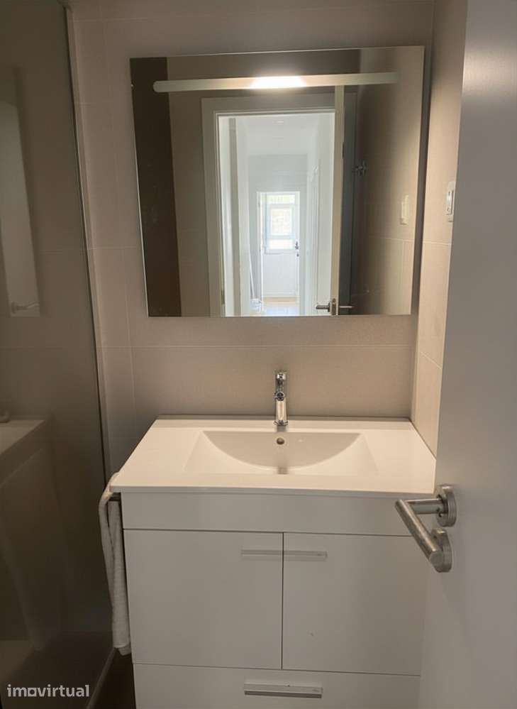 Arrenda-se quarto em apartamento remodelado junto ao ISEL - Grande imagem: 2/16