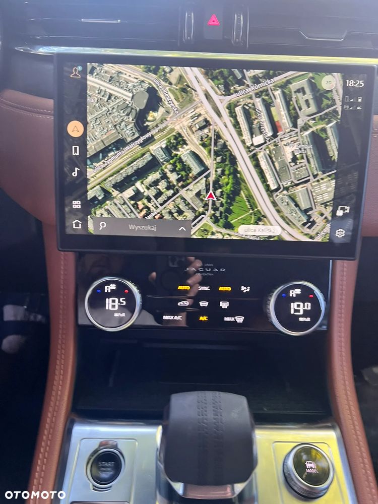 Jaguar F-Pace 3.0 D300 mHEV AWD R-Dynamic Black - 4