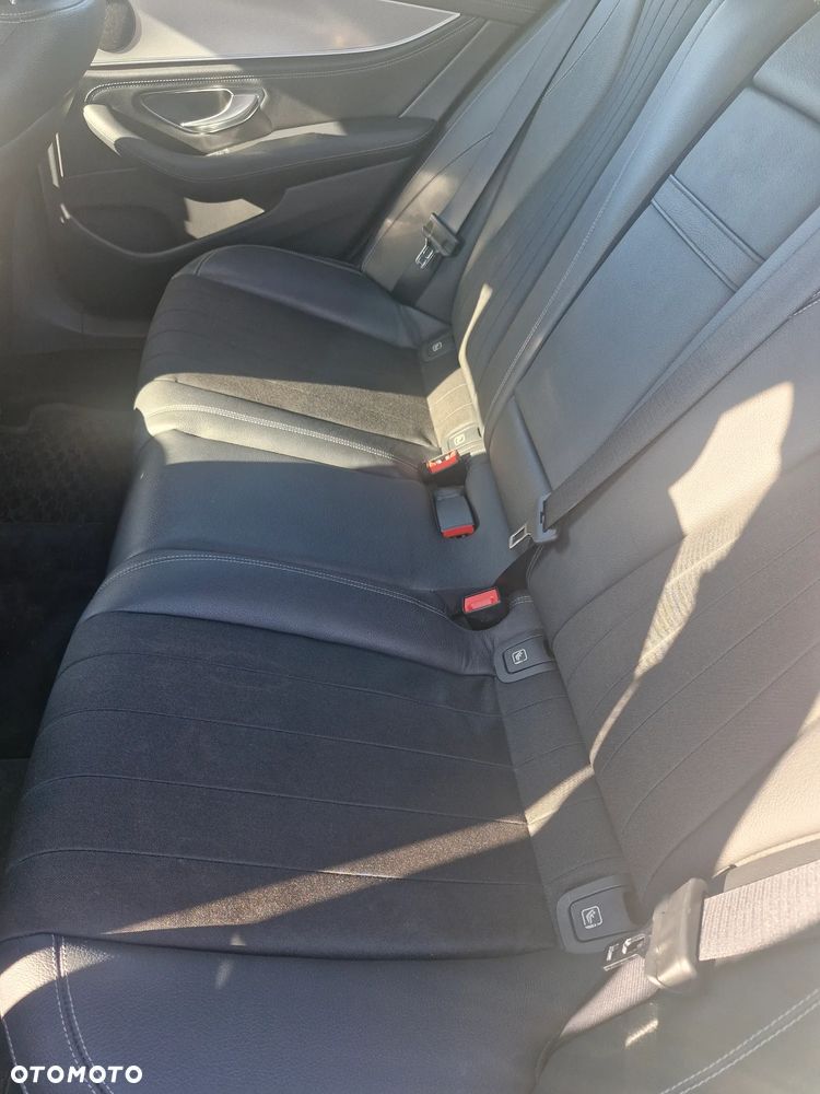 Mercedes-Benz Klasa E 220 d 4-Matic 9G-TRONIC - 15