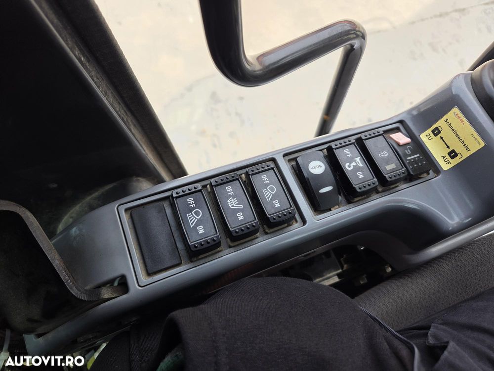 Hitachi ZX250, 6.535h, cupa NOUA 1,55mc, Masa 27,2tone, 2018, INGUST latime 2,99m, adancime sapare 7m, consum mediu 12,6l/h, lant 80% ok doar 620h deplasare, camera spate si laterale, inst picon, inst rotire, Isuzu 173CP, posibil leaasing-PROMOTIE 89.900 EUR - 36