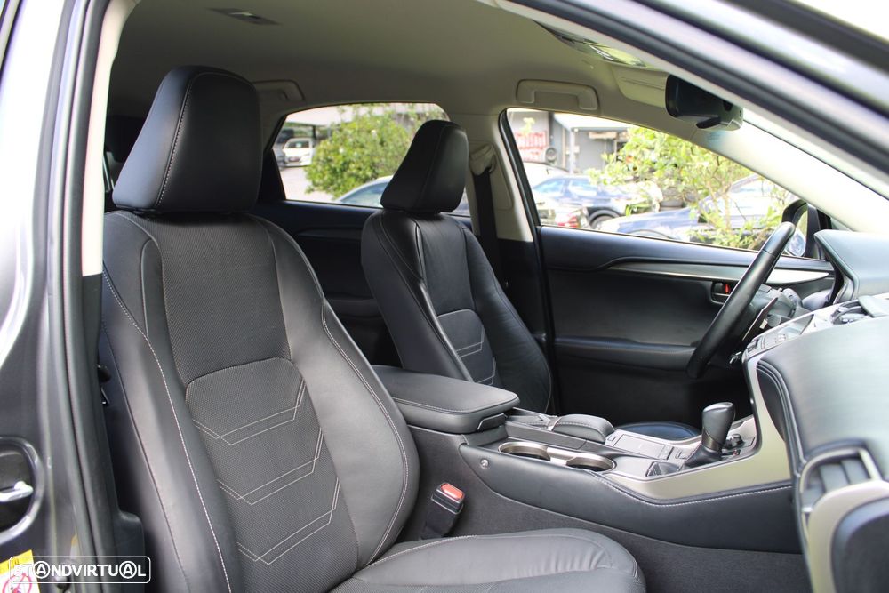 Lexus NX 300h Executive - 32