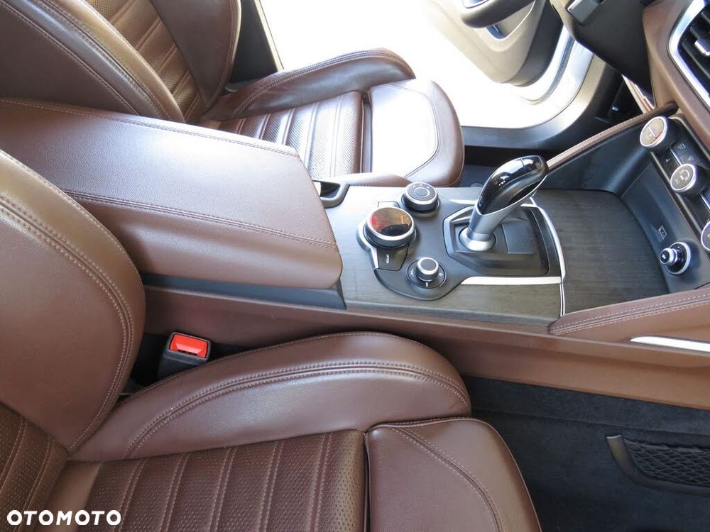 Alfa Romeo Stelvio 2.0 Turbo 16V AT8-Q4 Ti - 13