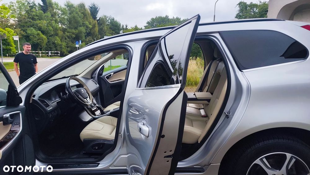 Volvo XC 60 D5 AWD Momentum - 5
