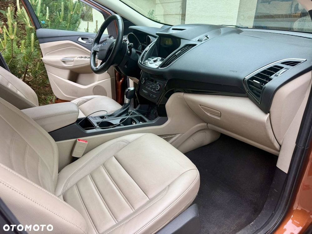 Ford Escape 2.0 EcoBoost AWD Titanium - 12