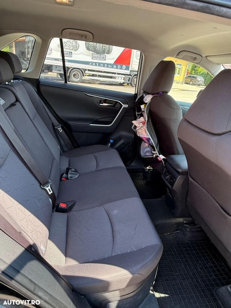 Toyota RAV4 - 6