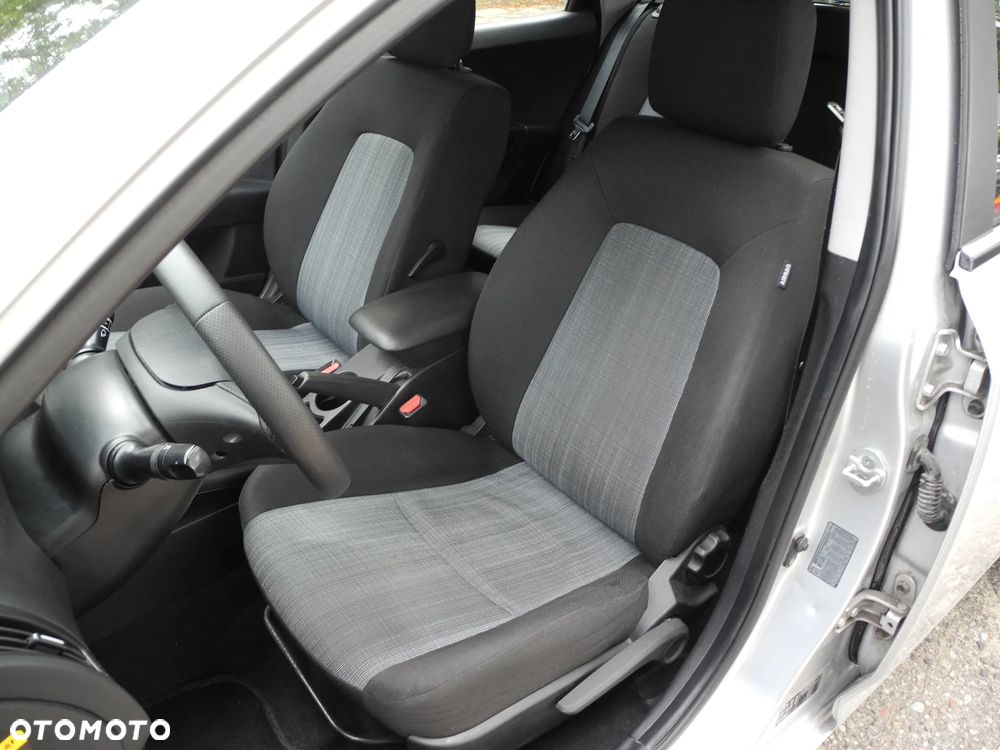 Kia Ceed - 12
