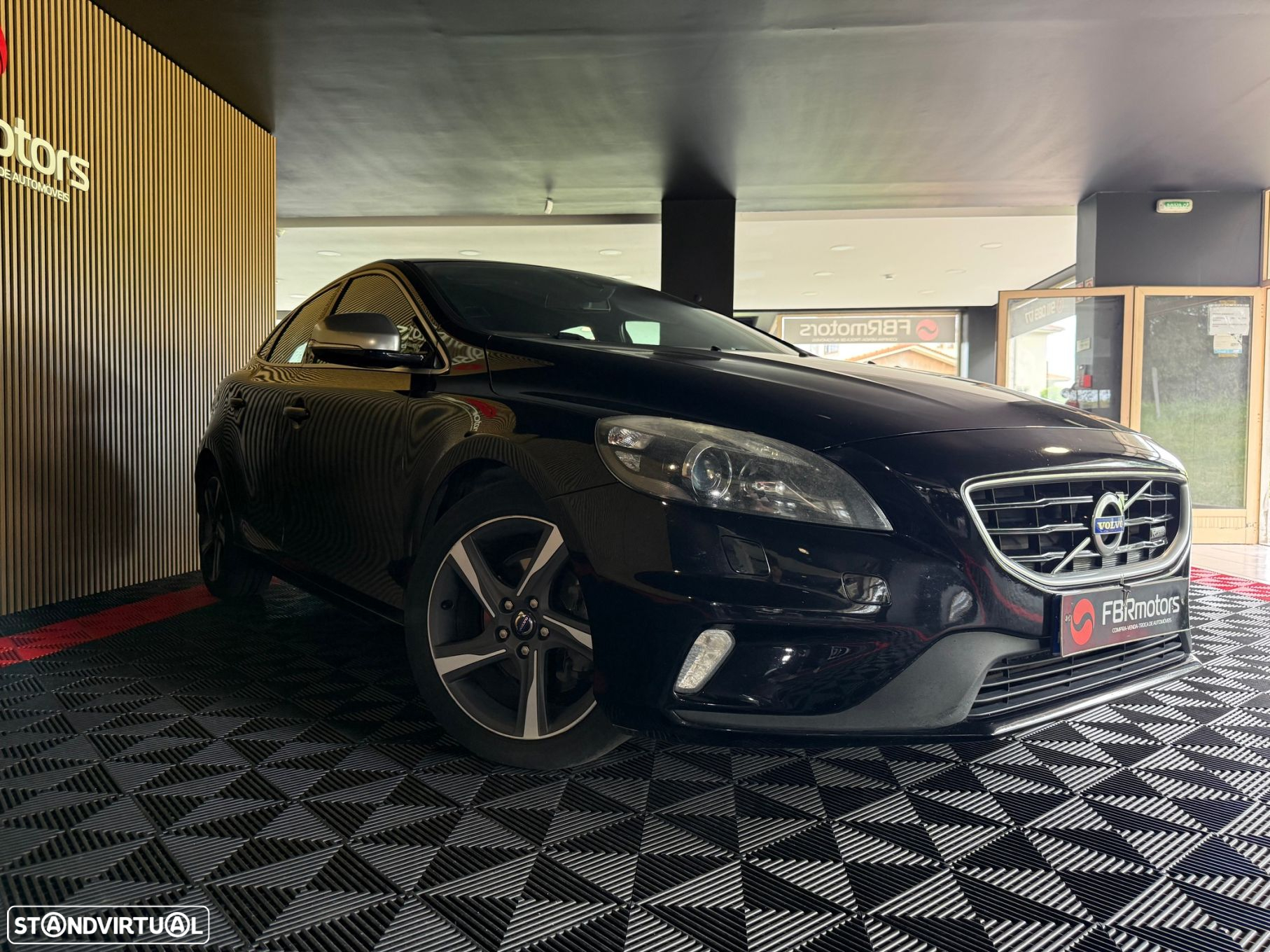 Volvo V40 1.6 D2 R-Design - 3