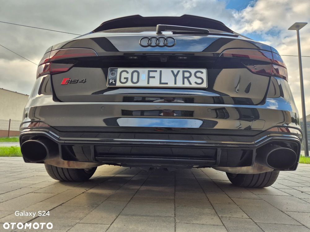 Audi RS4 Avant - 26