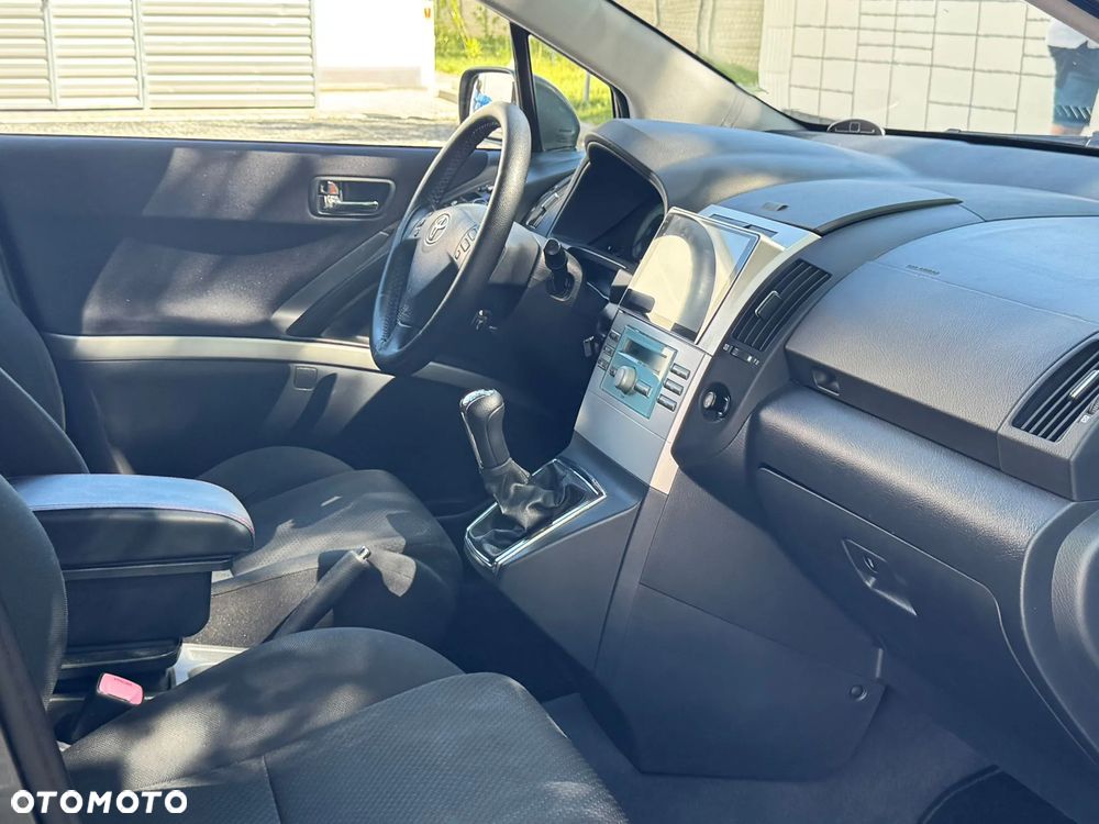 Toyota Corolla Verso 1.6 Terra 7os - 28