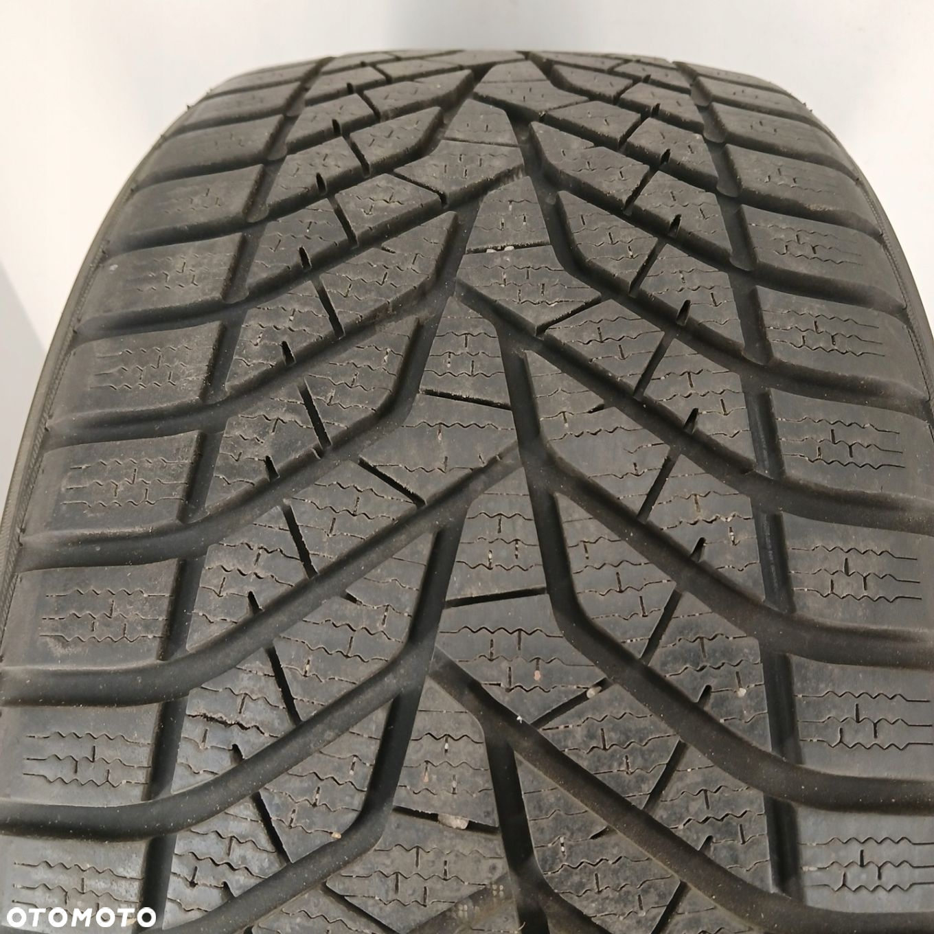 235/35R19 91W Yokohama BluEarth Winter V905 7mm 2022r 85253 - 2