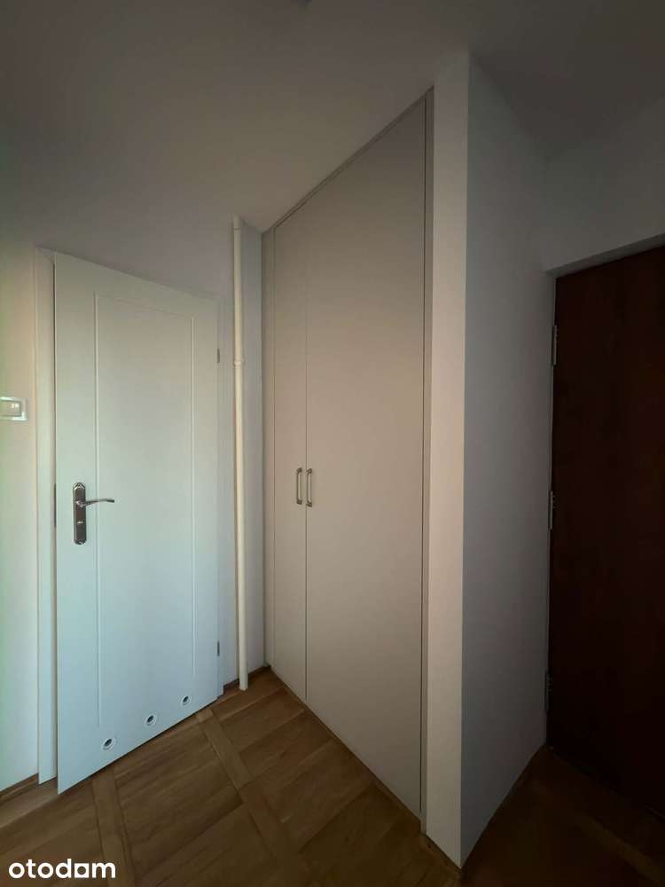 2 pokoje na 8 piętrze z widokiem, Muranów