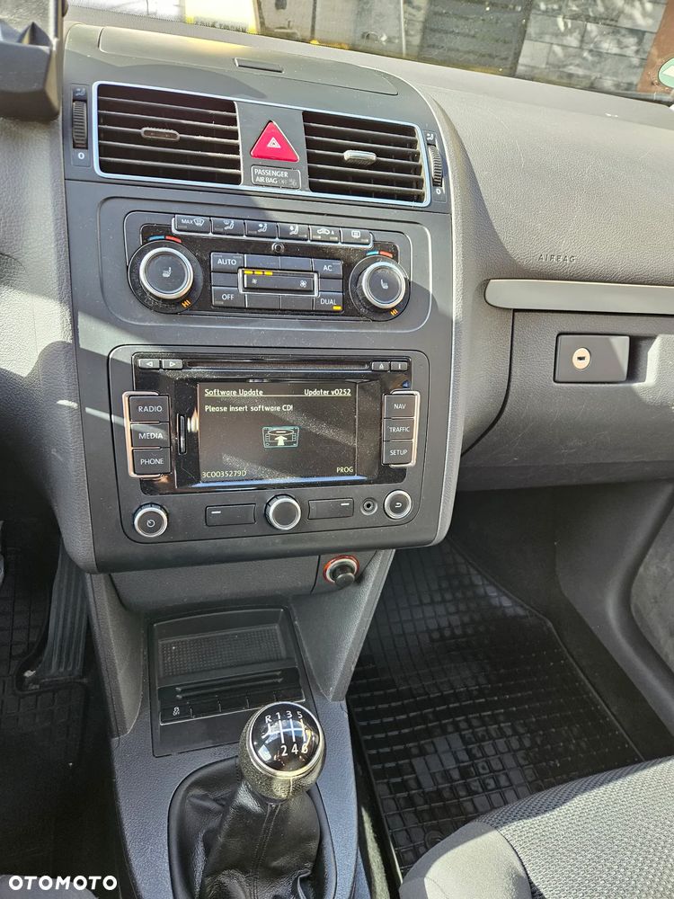 Volkswagen Touran - 18