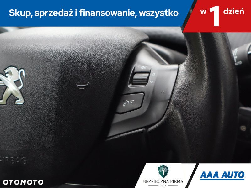 Peugeot 208 - 17