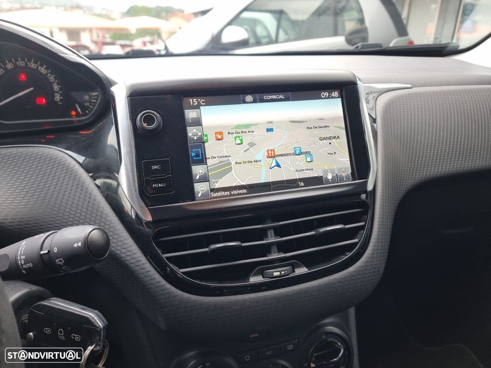 Peugeot 2008 1.6 BlueHDi Style - 9