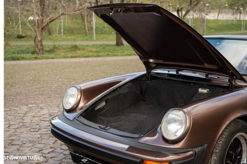 Porsche 911 Série G - 10