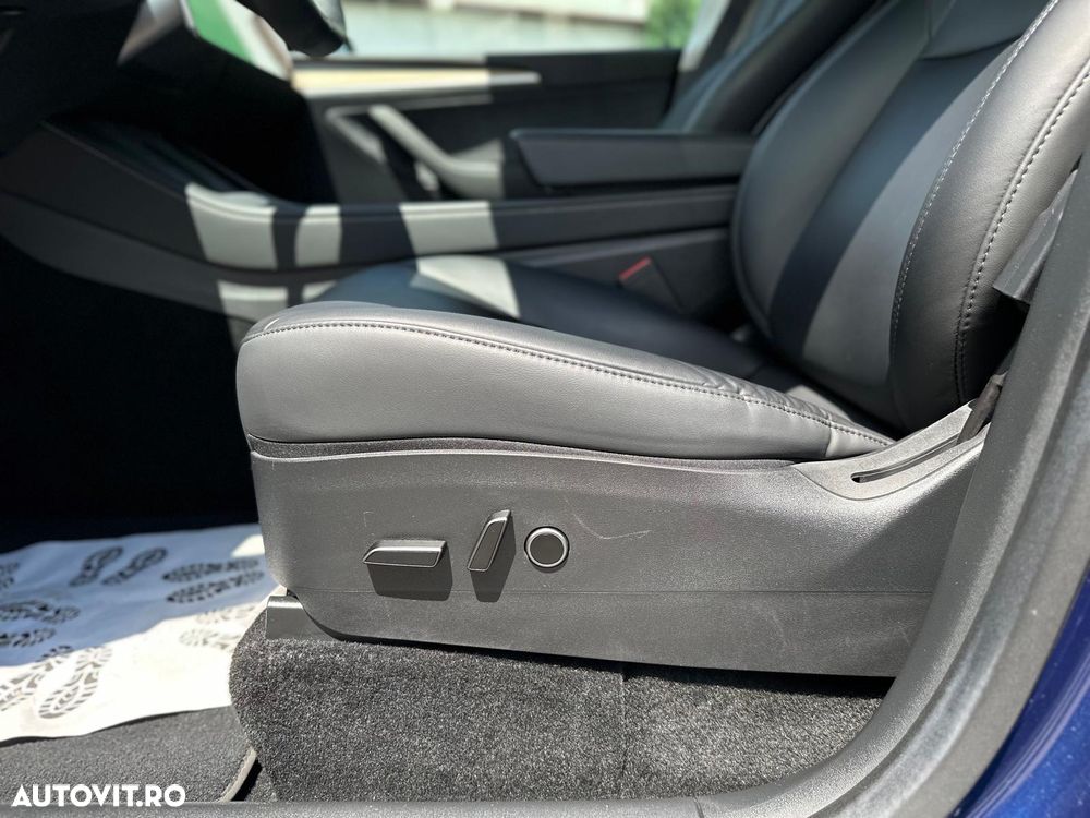 Tesla Model Y Long Range Dual Motor AWD - 13