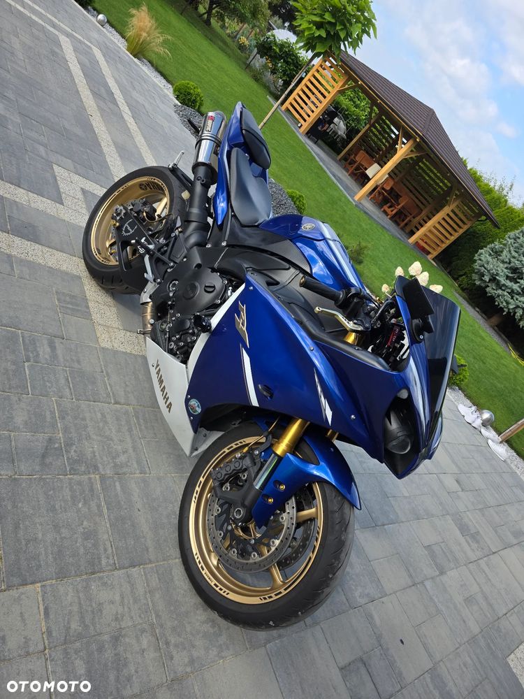 Yamaha R1 - 1