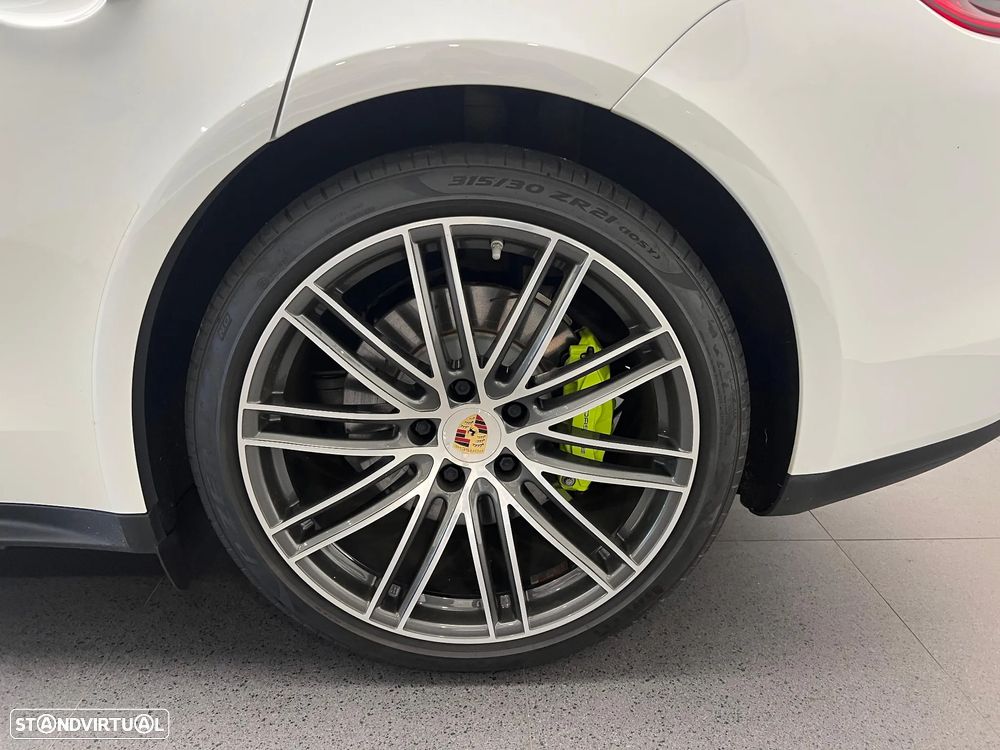 Porsche Panamera Sport Turismo 4 E-Hybrid - 17
