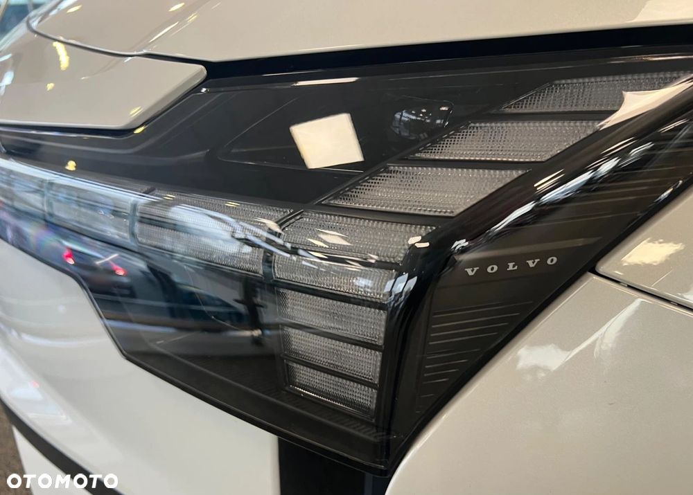 Volvo EX30 Single Motor Extended Range RWD Plus - 18