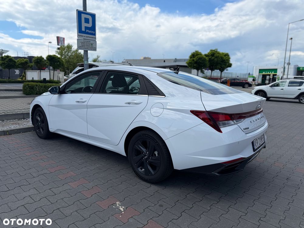 Hyundai Elantra - 1