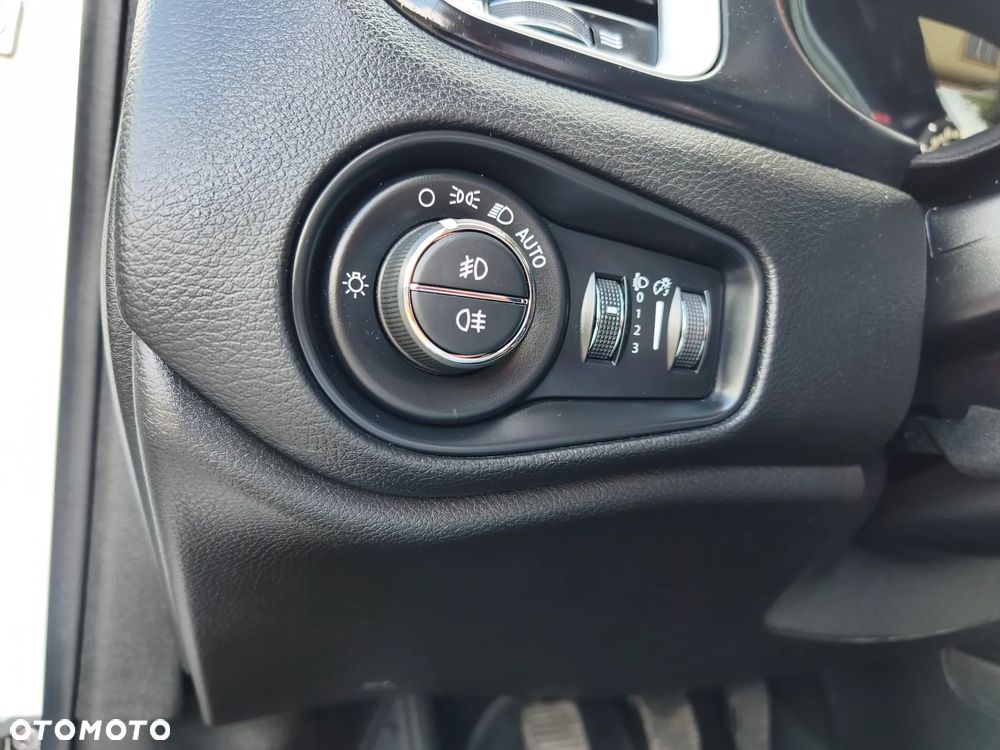 Jeep Renegade 1.4 MultiAir Limited - 23