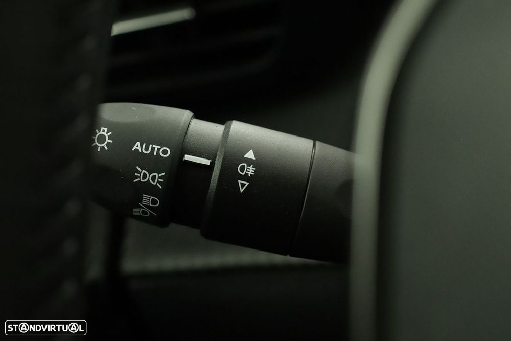 Peugeot 2008 1.2 PureTech Allure - 18