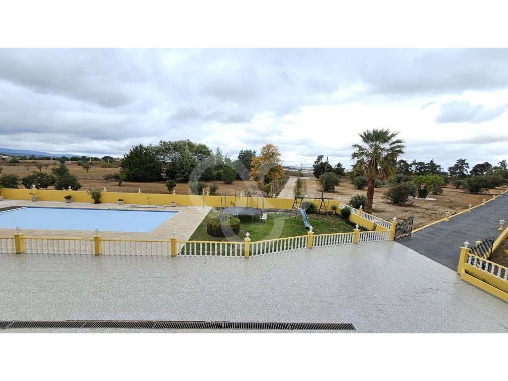 Quinta 2,4 hectares com moradia T5 em Aveiras de Cima Azambuja - Grande imagem: 5/46