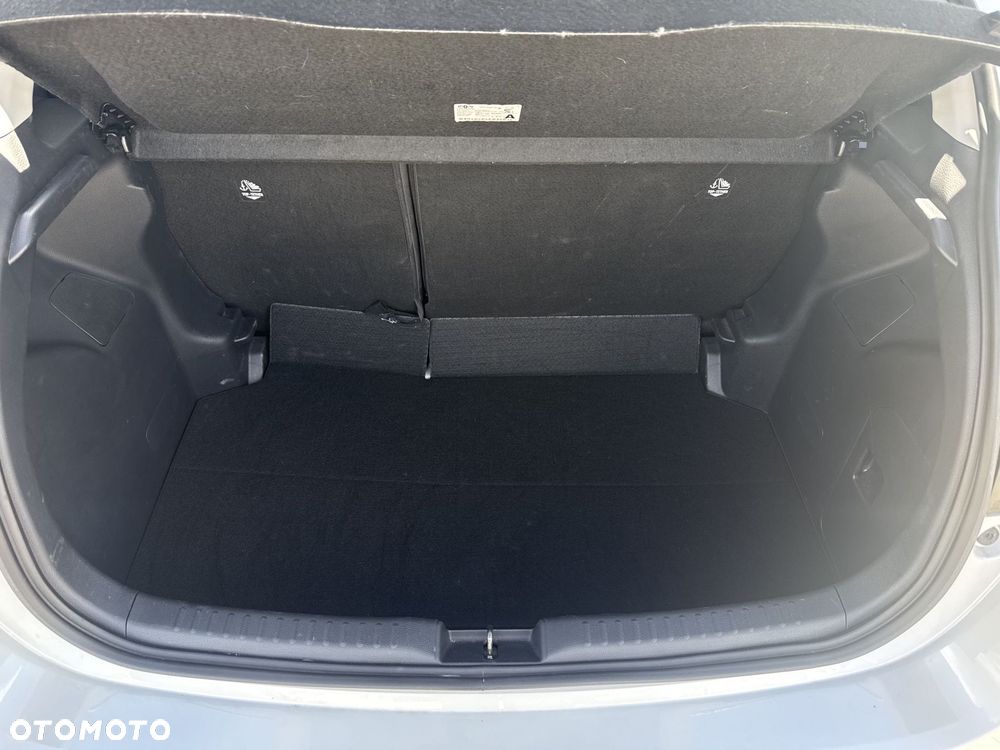 Toyota Yaris Hybrid 1.5 Style - 23